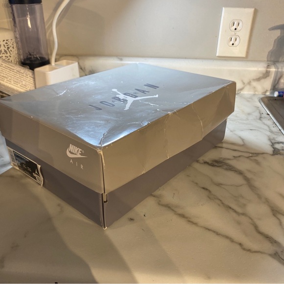 Air Jordan 11 cool grey GS new - Picture 2 of 8